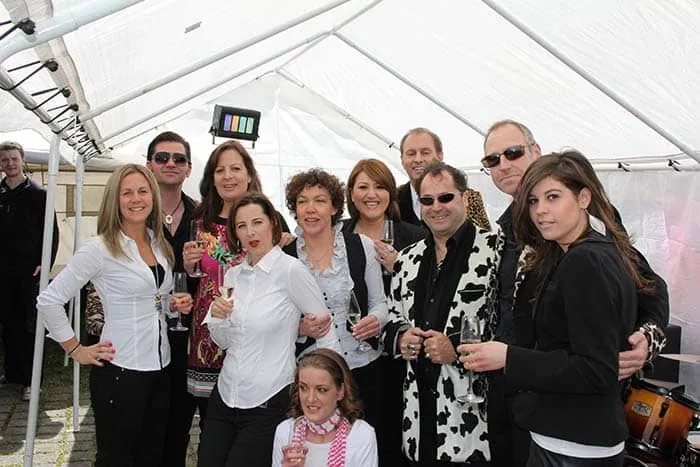 Team und Band gemeinsam